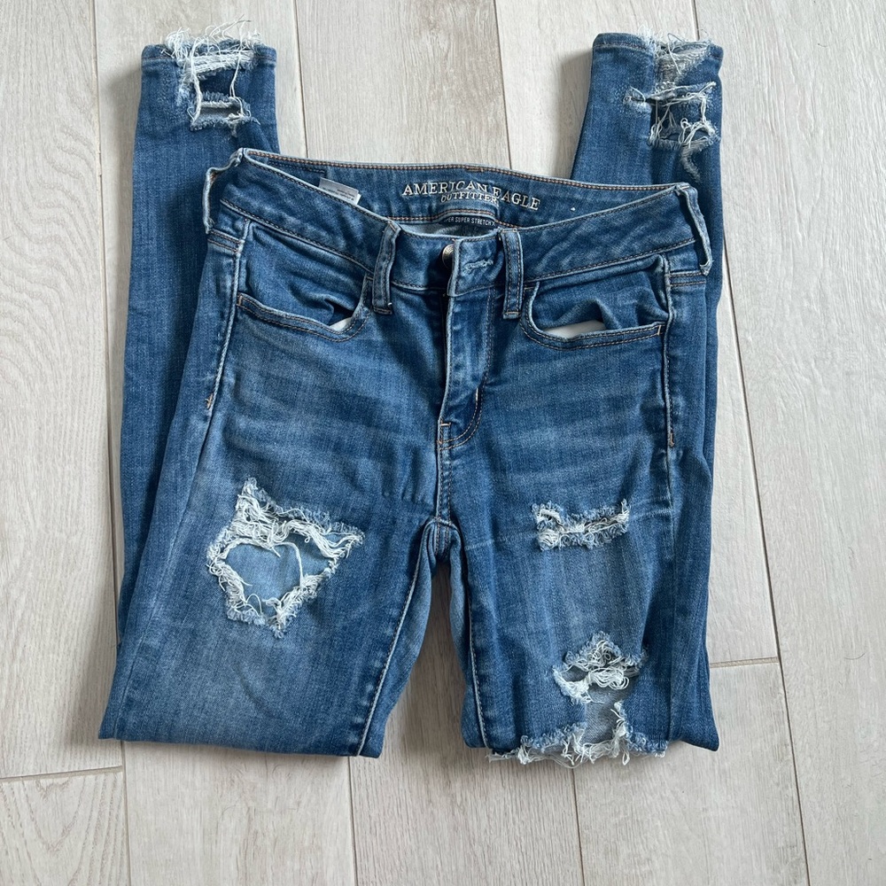 American Eagle Outfitters Women's Distressed Blue Jeans